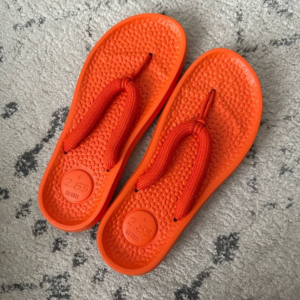 Allbirds Sugar Zeffer Lux NWOT Flip Flops